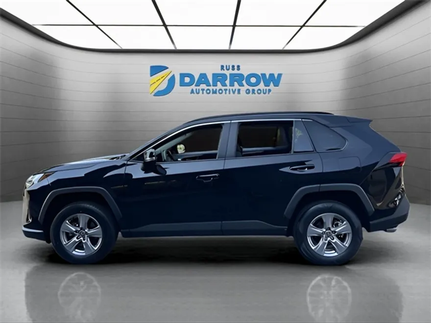 2023 Toyota RAV4 XLE photo 1