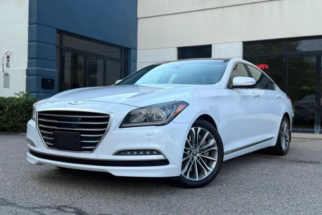 2016 Hyundai Genesis 3.8 photo 1