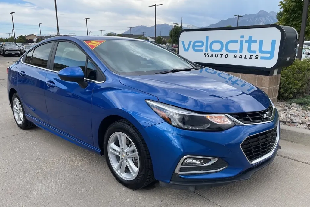 2018 Chevrolet Cruze LT photo 1