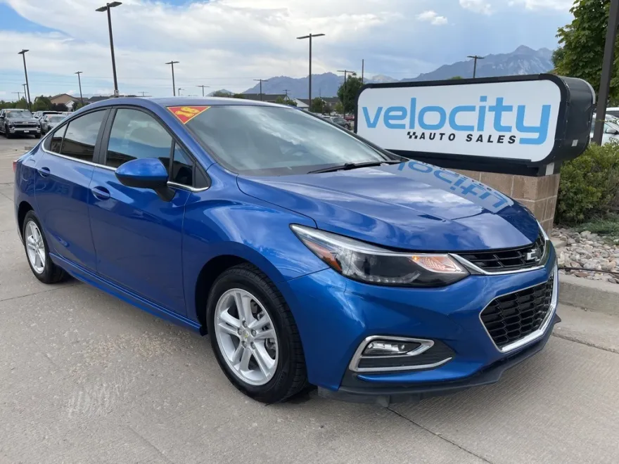 2018 Chevrolet Cruze LT photo 1