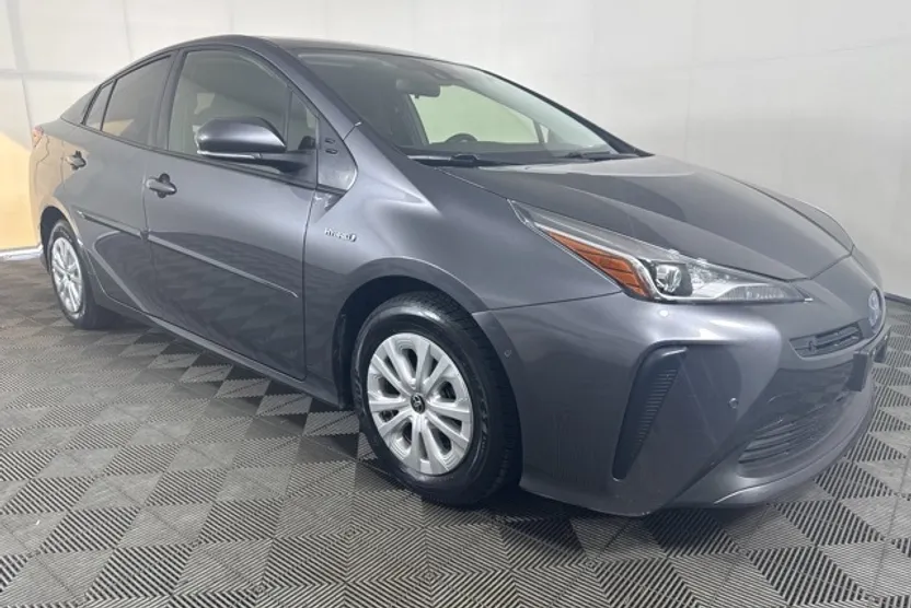 2022 Toyota Prius L photo 1