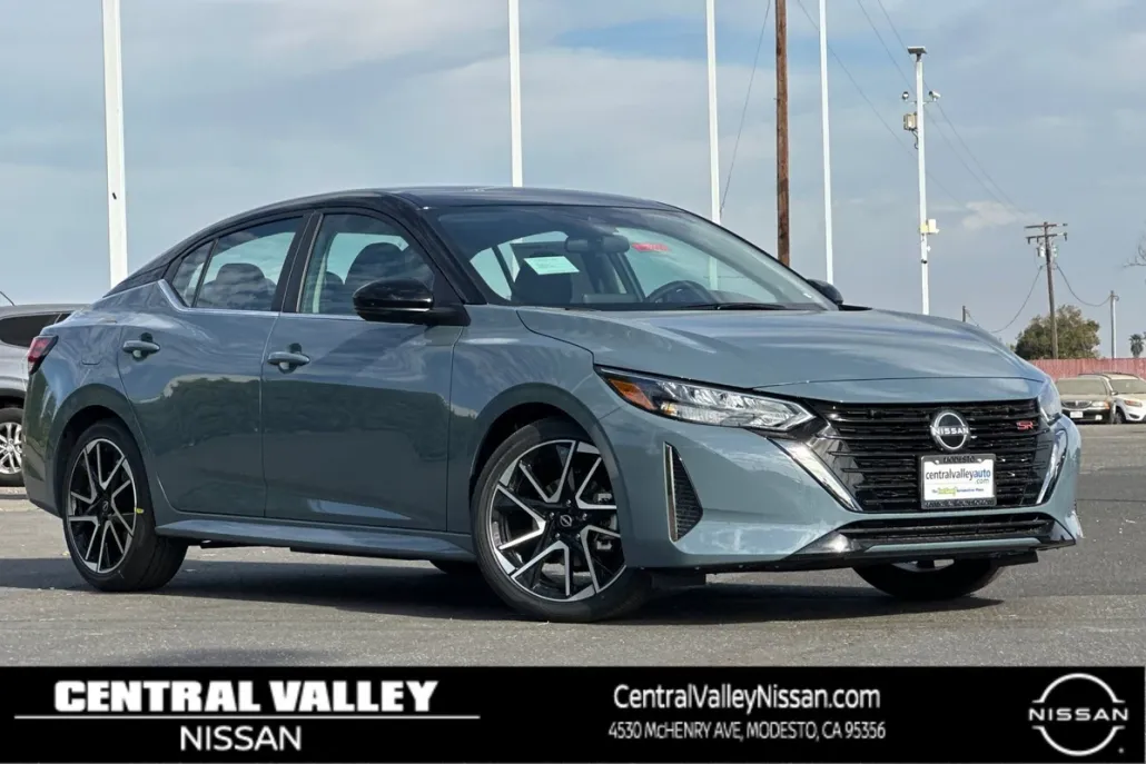 2025 Nissan Sentra SR photo 1