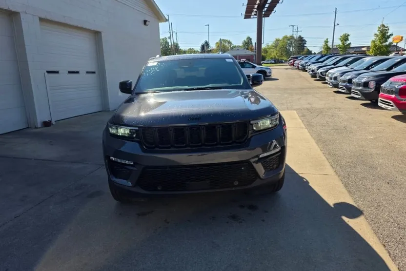 2025 Jeep Grand Cherokee Limited photo 1