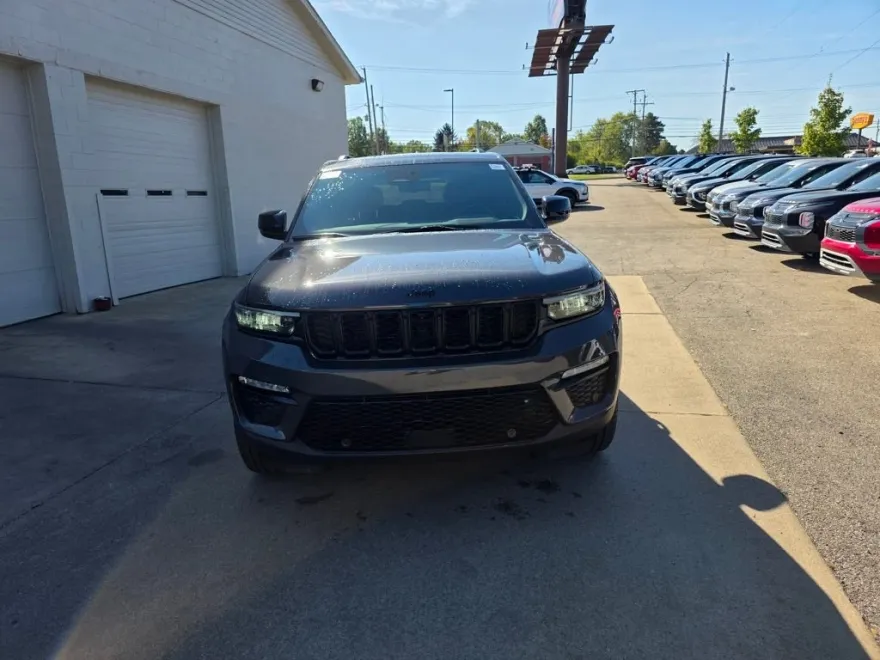 2025 Jeep Grand Cherokee Limited photo 1