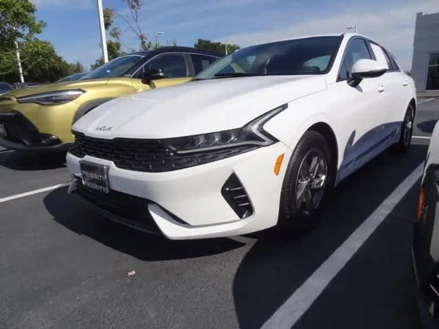 2023 Kia K5 LXS photo 1