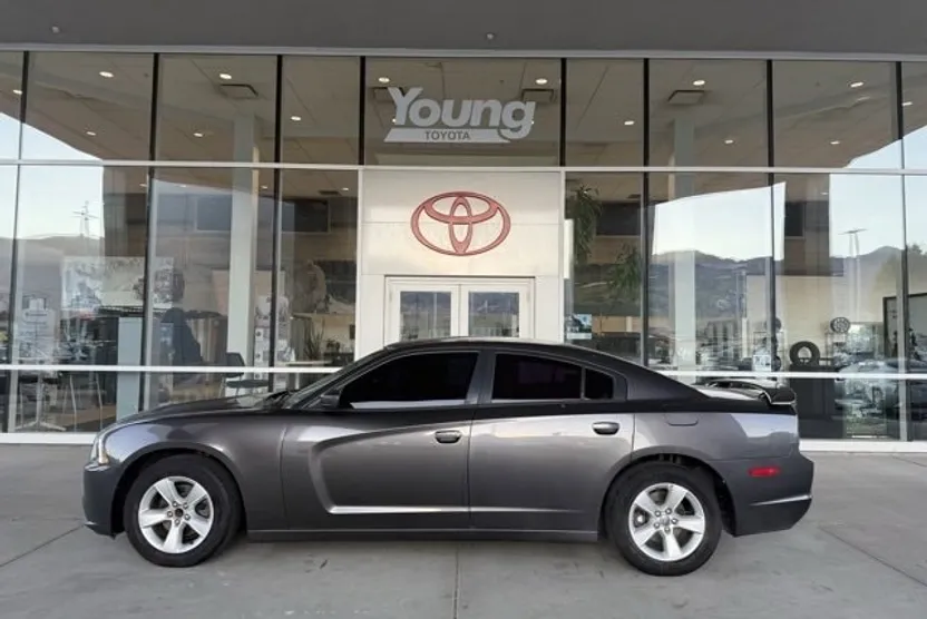 2014 Dodge Charger SE photo 1