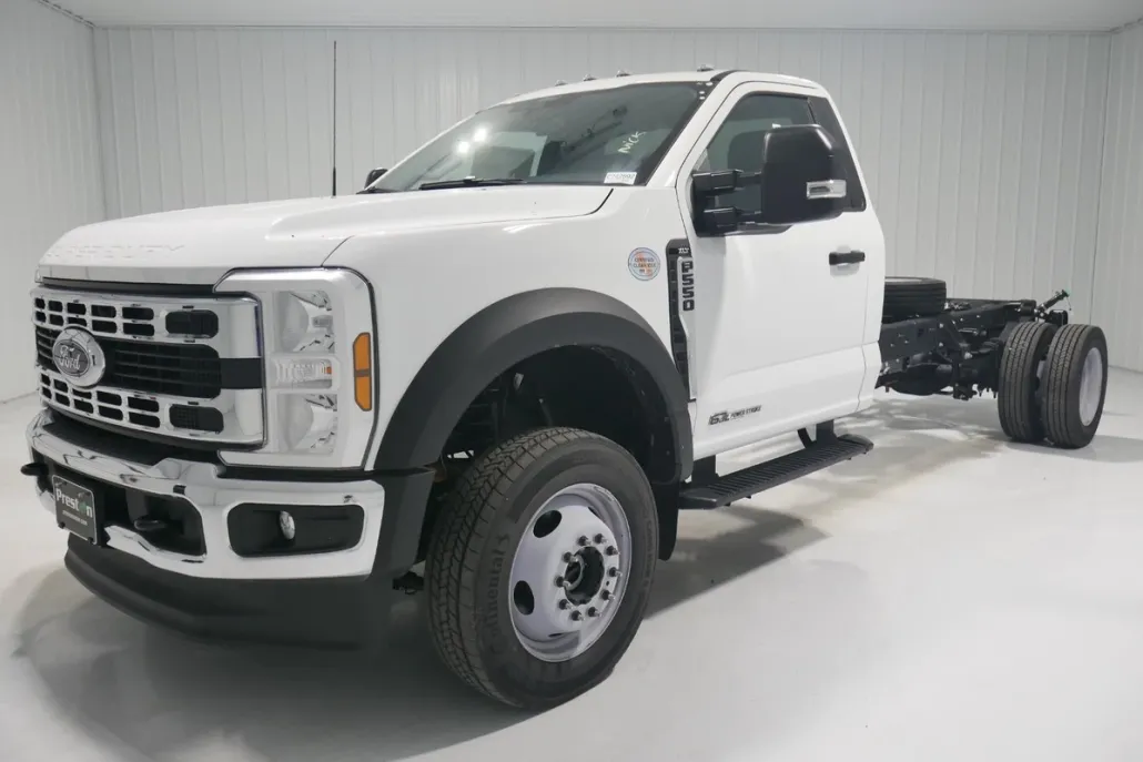 2024 Ford F-550 XLT photo 1
