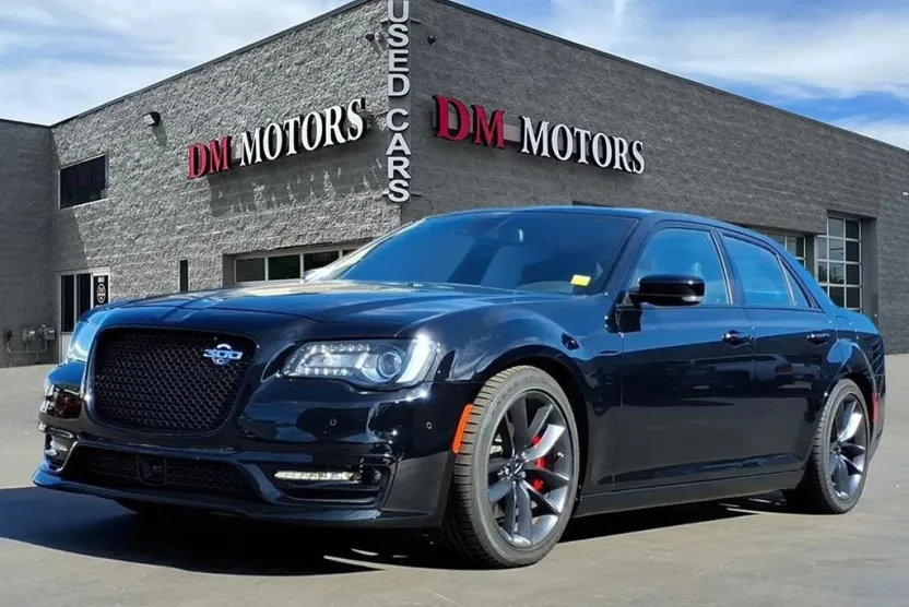 2023 Chrysler 300 C photo 1