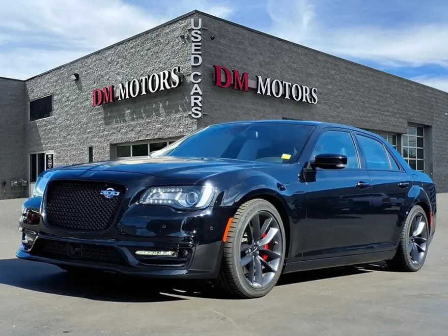 2023 Chrysler 300 C photo 1