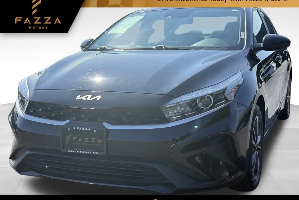2023 Kia Forte LXS photo 1