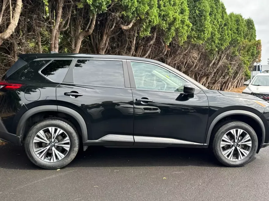 2023 Nissan Rogue SV photo 1