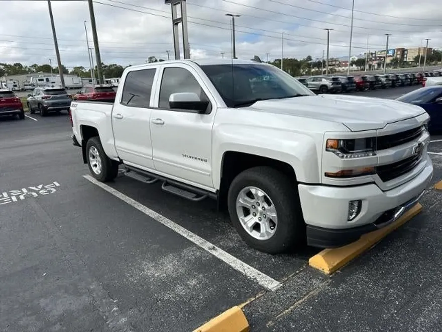 2018 Chevrolet Silverado 1500 LT photo 1
