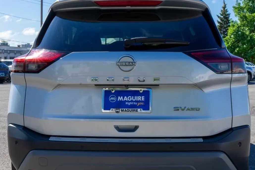 2022 Nissan Rogue SV photo 1