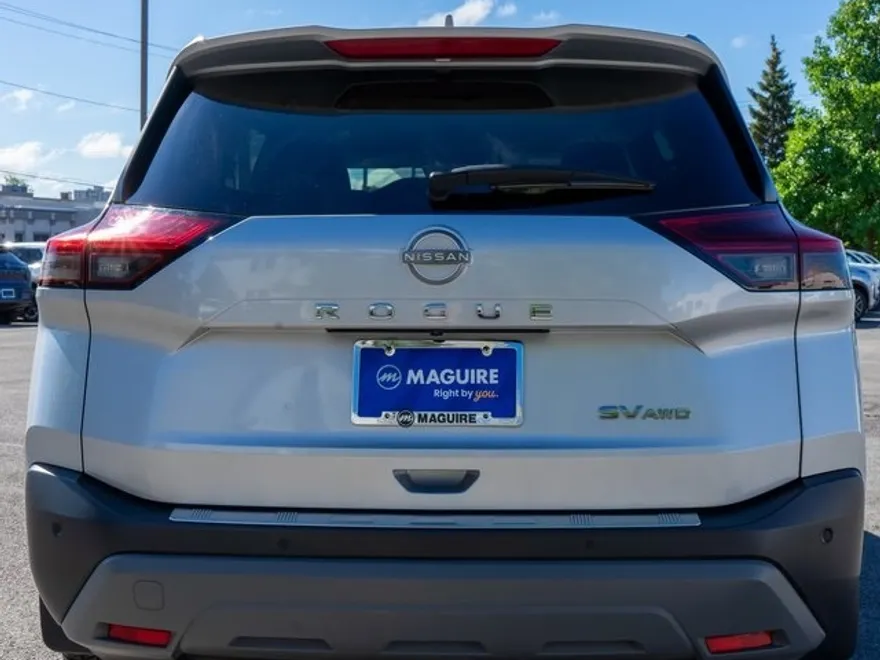2022 Nissan Rogue SV photo 1