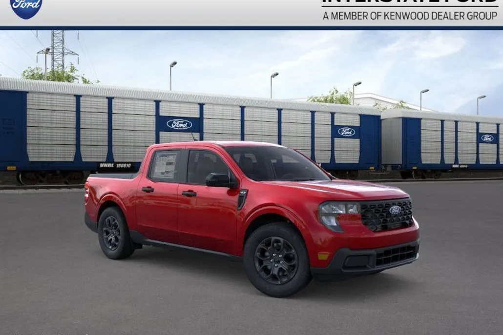 2025 Ford Maverick XLT photo 1