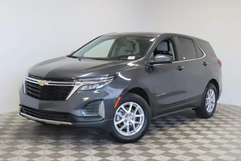 2023 Chevrolet Equinox LT photo 1