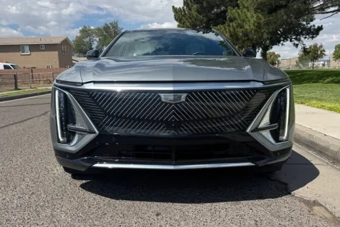2024 Cadillac Lyriq Luxury photo 2