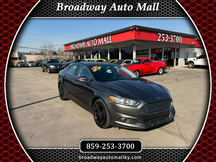 2016 Ford Fusion SE photo 1