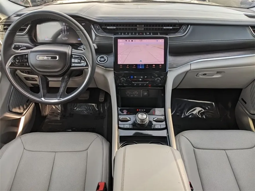 2023 Jeep Grand Cherokee Overland photo 1