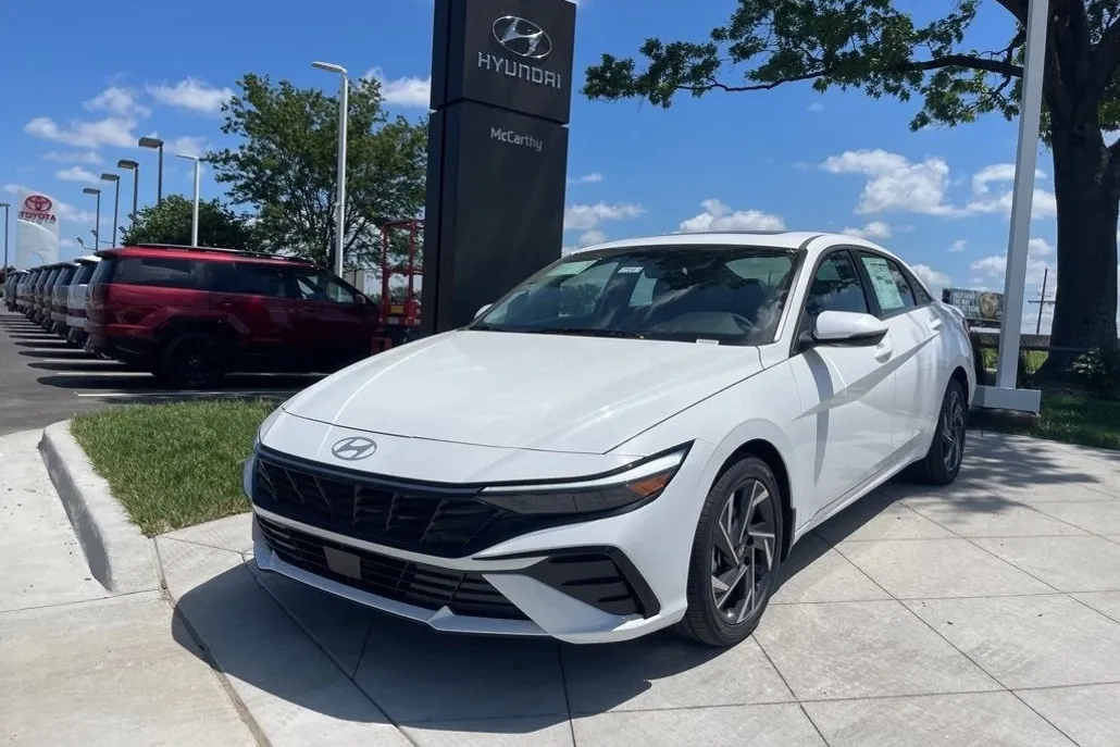 2025 Hyundai Elantra Hybrid Limited photo 1