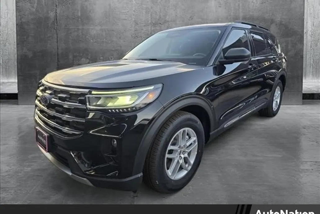 2025 Ford Explorer photo 1