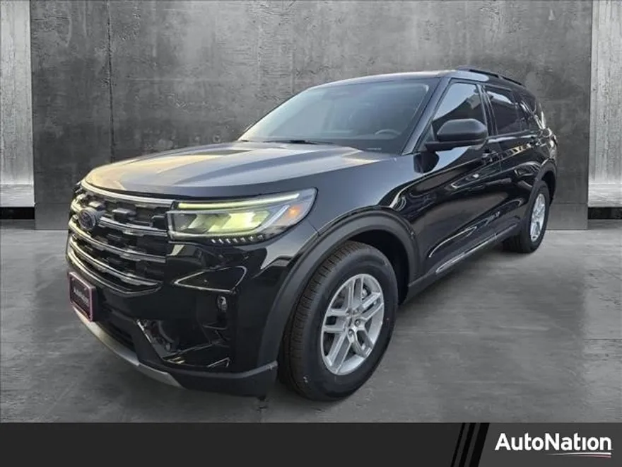 2025 Ford Explorer photo 1