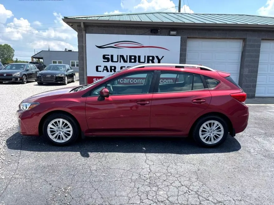 2018 Subaru Impreza Premium photo 1
