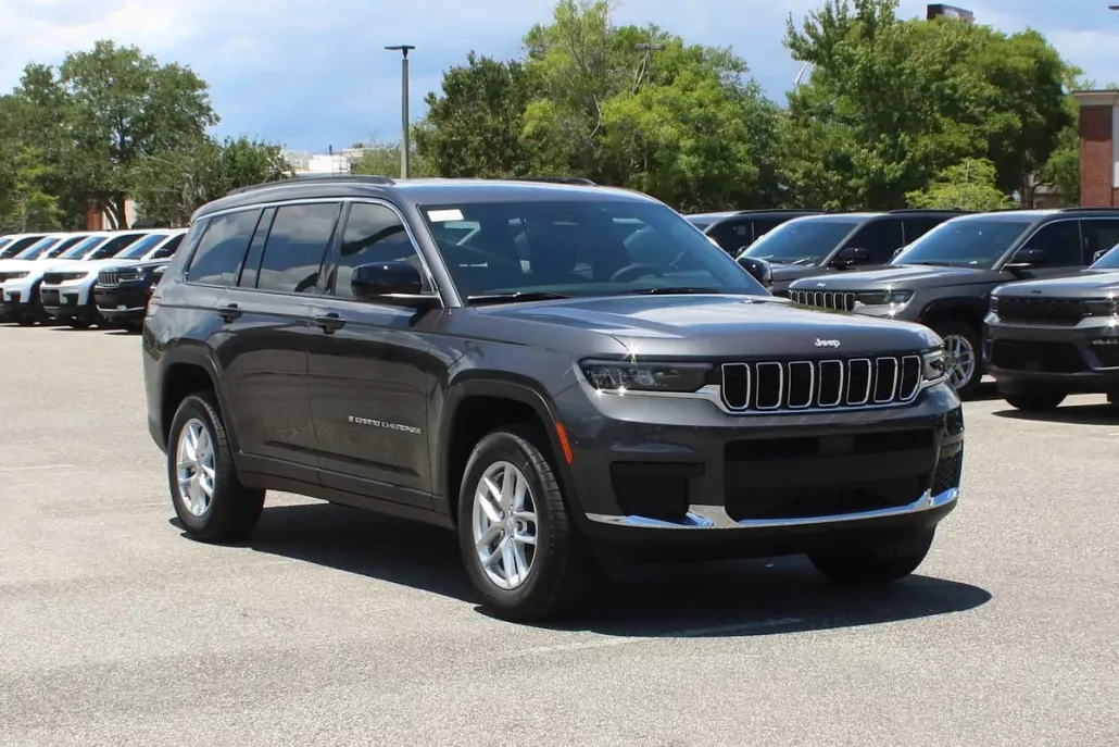 2025 Jeep Cherokee Laredo X photo 1