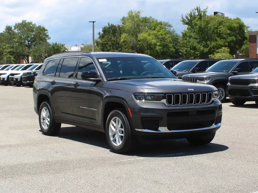 2025 Jeep Cherokee Laredo X photo 1