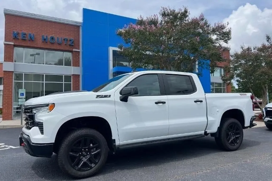 2025 Chevrolet Silverado 1500 LT Trail Boss photo 1