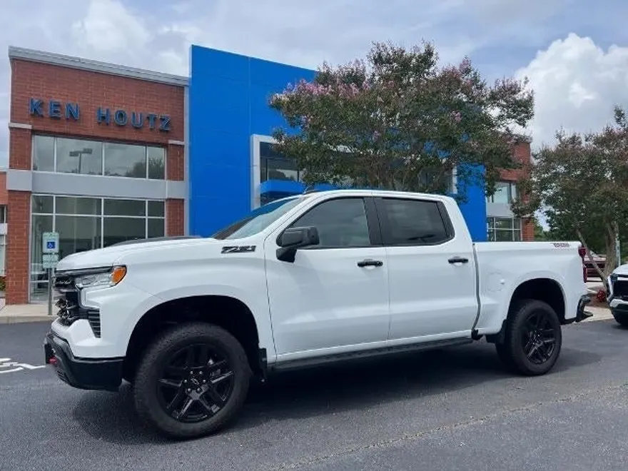 2025 Chevrolet Silverado 1500 LT Trail Boss photo 1