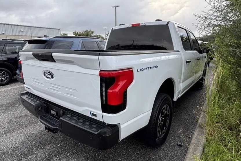 2024 Ford F-150 Lightning photo 1
