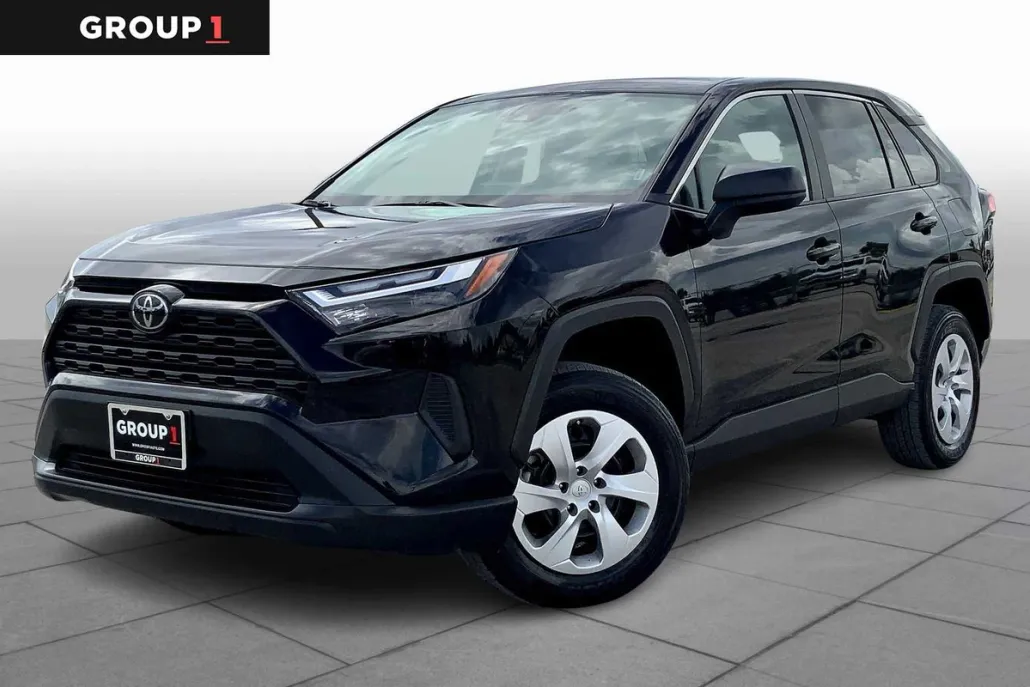 2024 Toyota RAV4 LE photo 1
