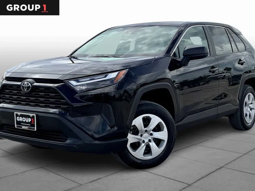 2024 Toyota RAV4 LE photo 1
