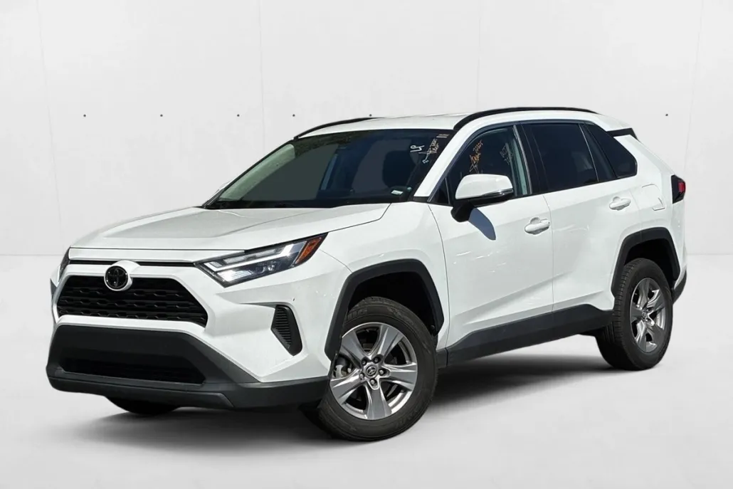 2023 Toyota RAV4 XLE photo 1