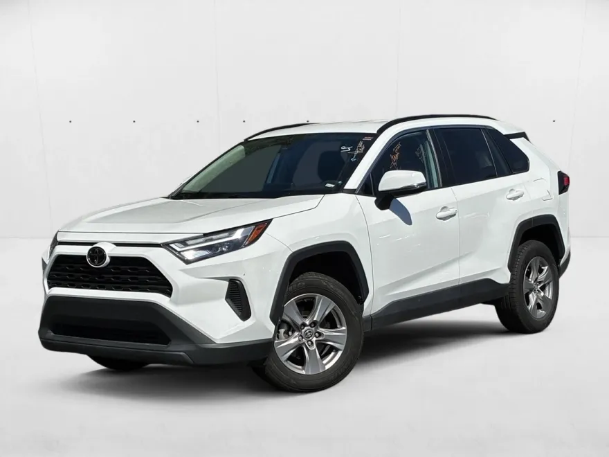 2023 Toyota RAV4 XLE photo 1
