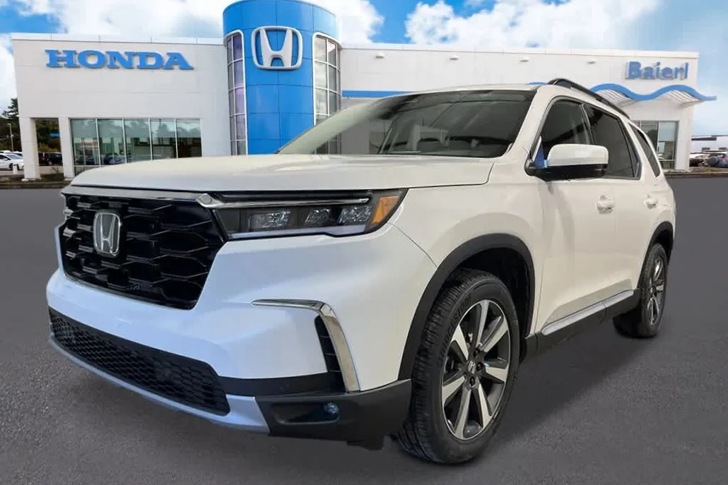 2025 Honda Pilot Touring photo 1