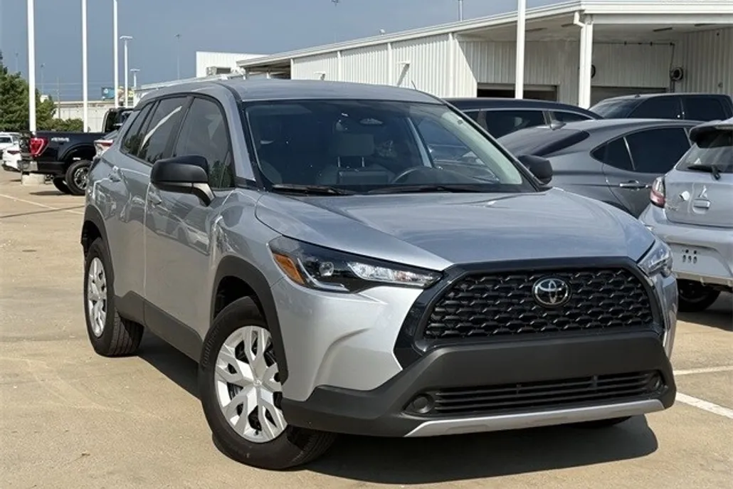 2024 Toyota Corolla Cross L photo 1