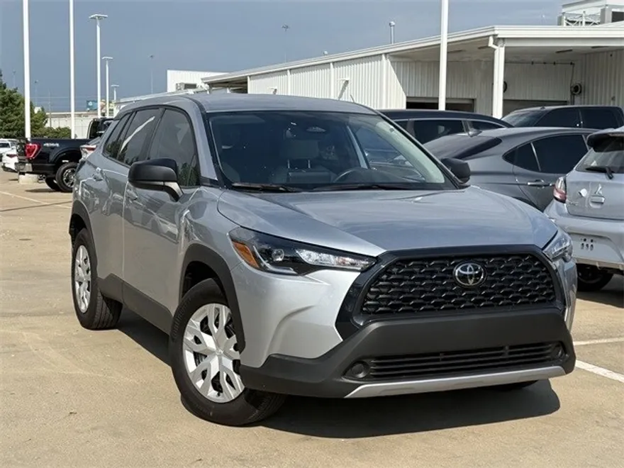 2024 Toyota Corolla Cross L photo 1