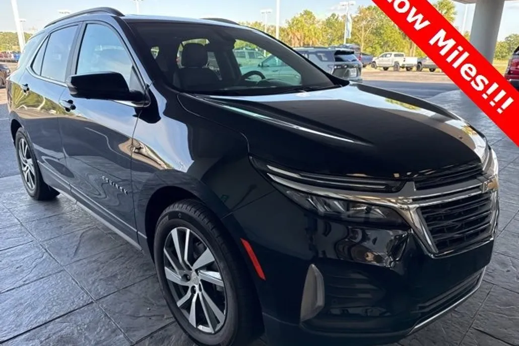2022 Chevrolet Equinox LT photo 1
