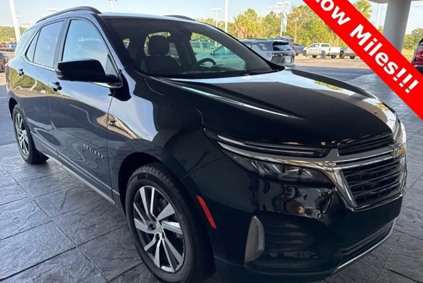 2022 Chevrolet Equinox LT photo 1