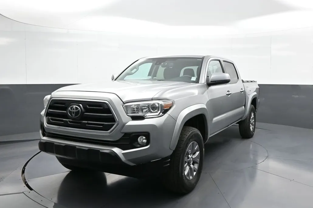 2019 Toyota Tacoma SR5 V6 photo 1