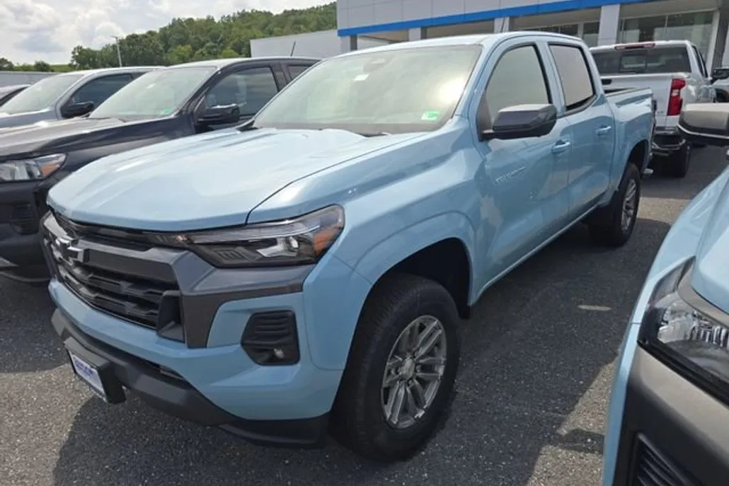 2025 Chevrolet Colorado Work Truck LT photo 1