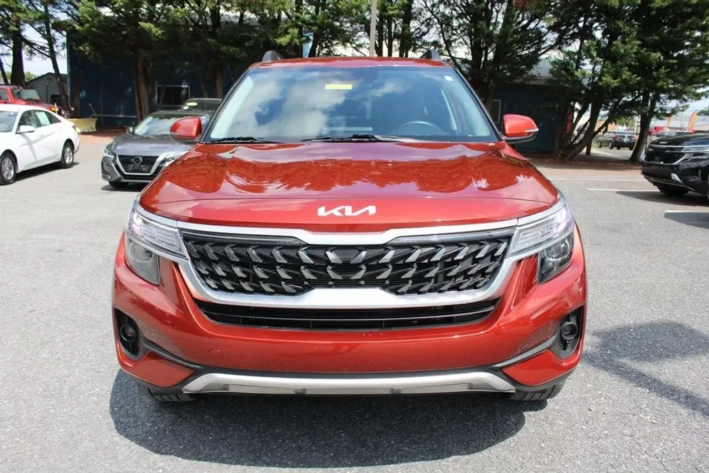 2022 Kia Seltos Nightfall Edition photo 1