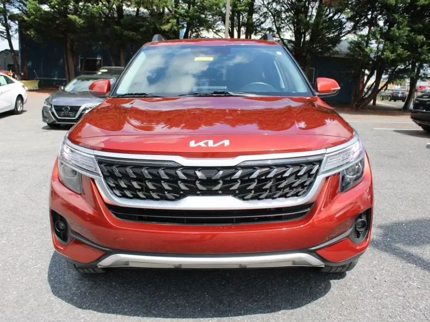 2022 Kia Seltos Nightfall Edition photo 1