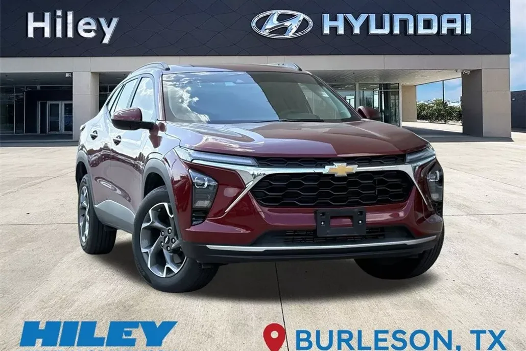 2025 Chevrolet Trax LT photo 1