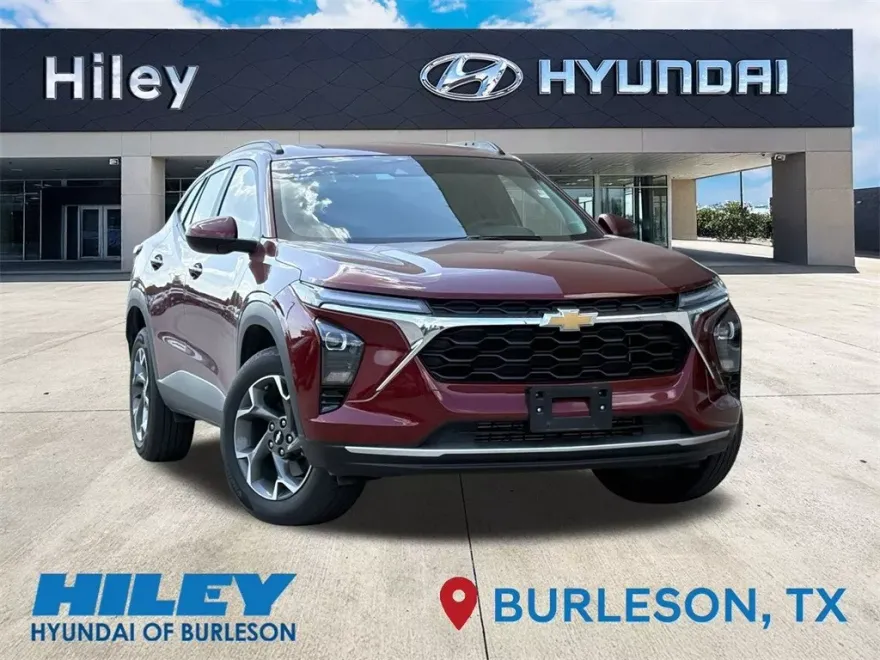 2025 Chevrolet Trax LT photo 1