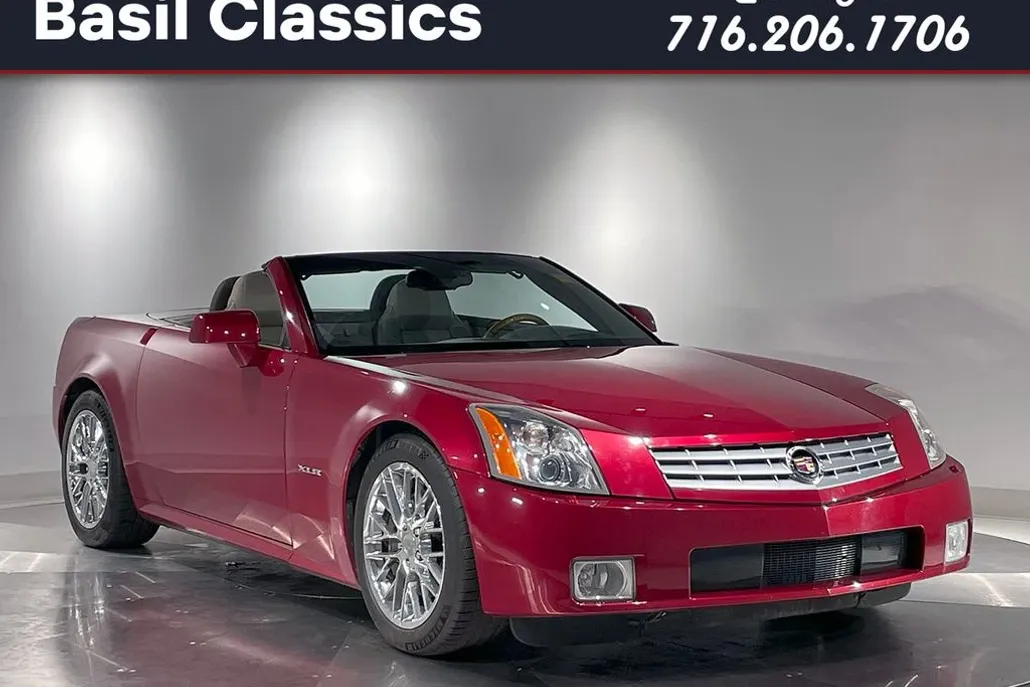 2004 Cadillac XLR Base photo 1