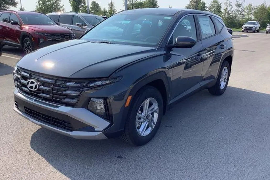 2025 Hyundai Tucson SE photo 1