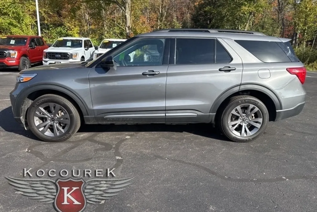 2023 Ford Explorer XLT photo 1